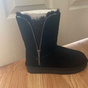 Brand new never worn size 6 UGGs
